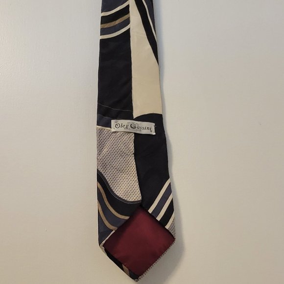 Oleg Cassini men's made in USA multi color design 100% silk tie - Picture 2 of 3